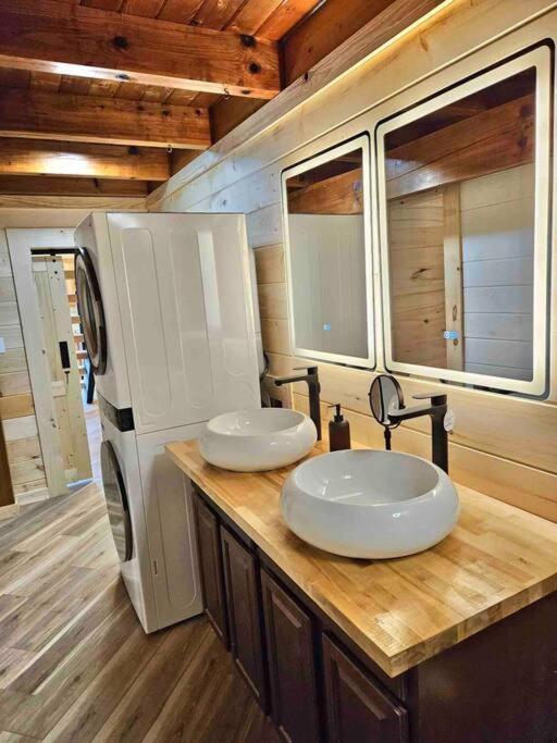 Modern Lake Side Nest• Hotub Fenced Yard King Beds Sevierville Kültér fotó