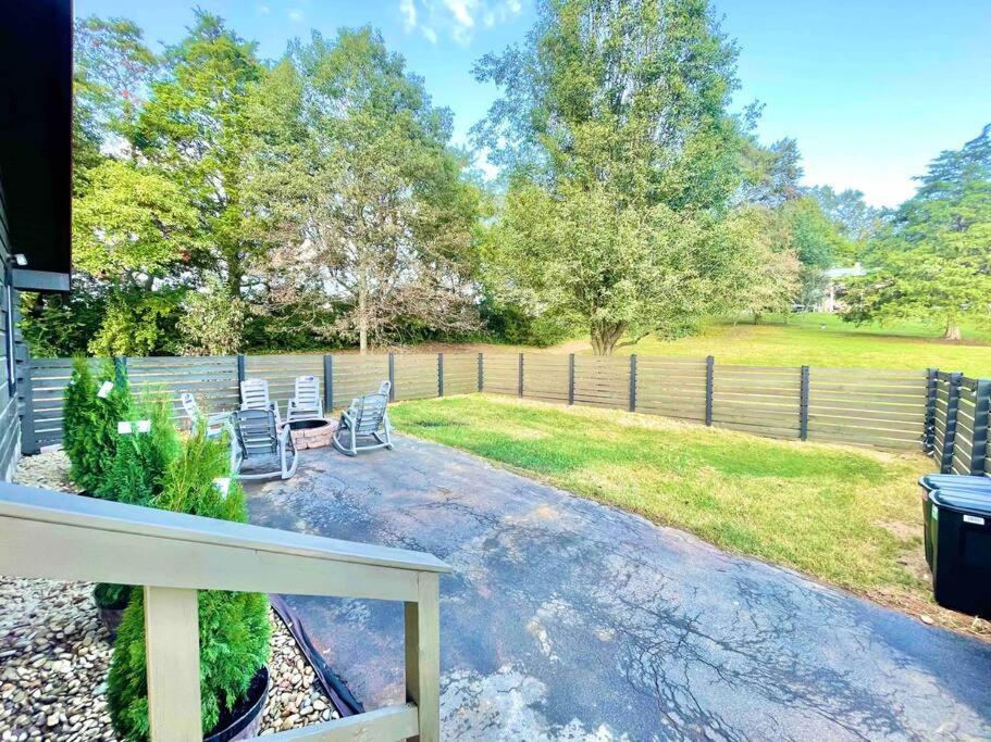 Modern Lake Side Nest• Hotub Fenced Yard King Beds Sevierville Kültér fotó