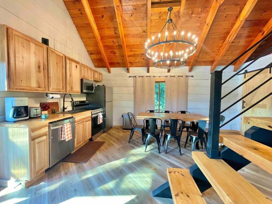 Modern Lake Side Nest• Hotub Fenced Yard King Beds Sevierville Kültér fotó